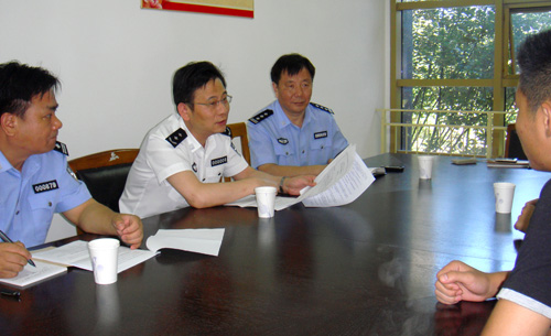 江苏省公安厅 图片新闻 李国华同志接待群众来访